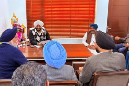 Kulwant Singh Meets Mohali Residents, Assures Immediate Resolution