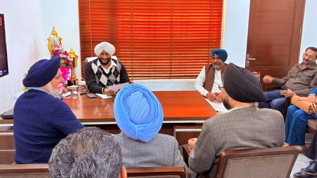 Kulwant Singh Meets Mohali Residents, Assures Immediate Resolution