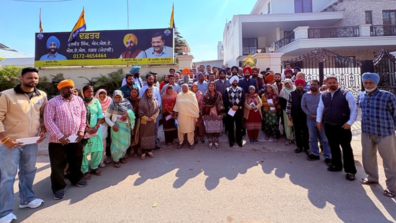 Kulwant Singh Distributes Housing Aid to Needy Families in Mohali