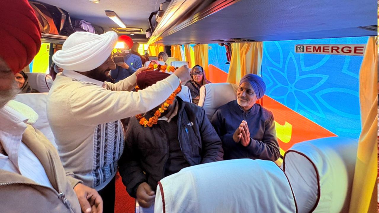 Kulwant Singh Flags Off Pilgrimage Bus from Phase-11 Mohali