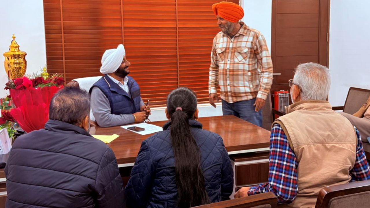 Kulwant Singh Meets Mohali Residents, Assures Swift Resolution