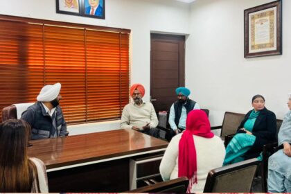 Kulwant Singh Meets Mohali Residents, Assures Prompt Resolution