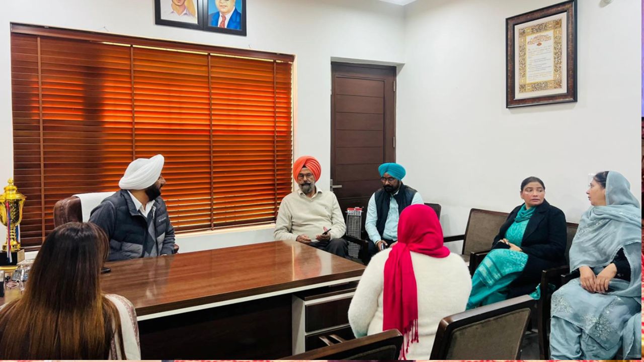 Kulwant Singh Meets Mohali Residents, Assures Prompt Resolution