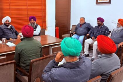 Kulwant Singh Meets Mohali Residents, Assures Swift Resolution