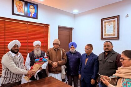 Kulwant Singh Meets Mohali Residents, Assures Prompt Resolution