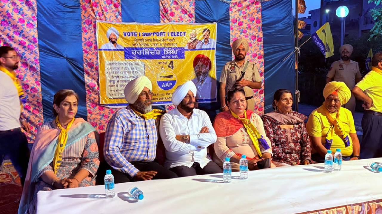 MLA Kulwant Singh interacting with residents during the Aap Di Sarkar Aap Da MC campaign in Wards 3 and 4, Mohali.