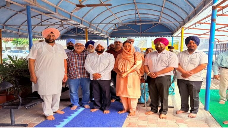 MLA Kulwant Singh Attends Thanksgiving Religious Gathering in Ward 5, Congratulates Councillor Arvinder Kaur