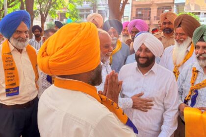 MLA Kulwant Singh interacting with residents during an election campaign in support of Bachchan Singh Boparai in Ward 38, Mohali.