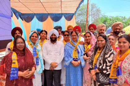MLA Kulwant Singh interacting with residents during an election campaign in support of Bibi Baljinder Kaur in Ward 25, Mohali.