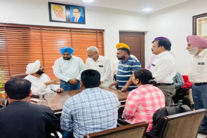 MLA Kulwant Singh interacting with Mohali residents, listening to public concerns and discussing solutions for local development and citizen services in SAS Nagar Mohali.