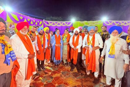 MLA Kulwant Singh interacting with residents during an election campaign in support of Satwinder Singh Mithu in Ward 26, Mohali.