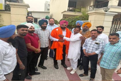 Mayor Sarabjeet Singh Samana receives congratulations from Aman Kumar Paswan, Kuldeep Singh, and community leaders at his office in Mohali
