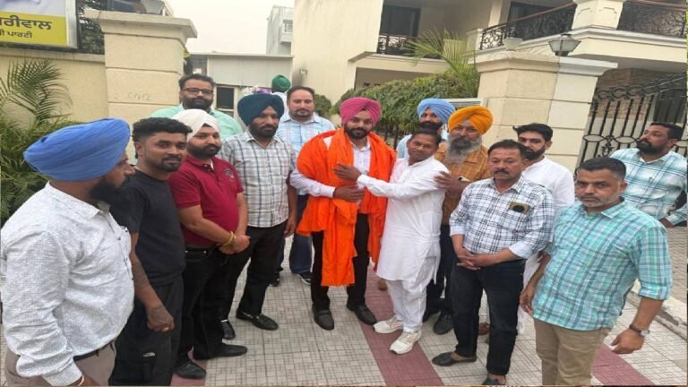Mayor Sarabjeet Singh Samana Receives Congratulations from Community Leaders and Councillors at Mohali Office