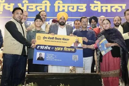 MLA Kulwant Singh highlighting the Punjab Government's ₹10 lakh health insurance scheme and free eye surgery initiative benefiting residents of SAS Nagar Mohali