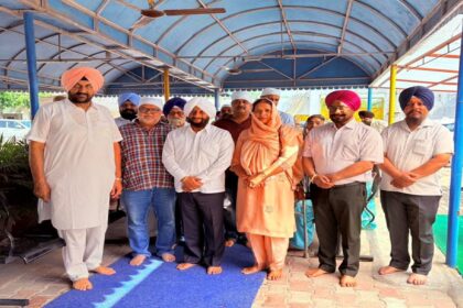MLA Kulwant Singh attending a thanksgiving religious gathering at Gurdwara Sahib in Ward 5, Mohali, and congratulating Councillor Arvinder Kaur.