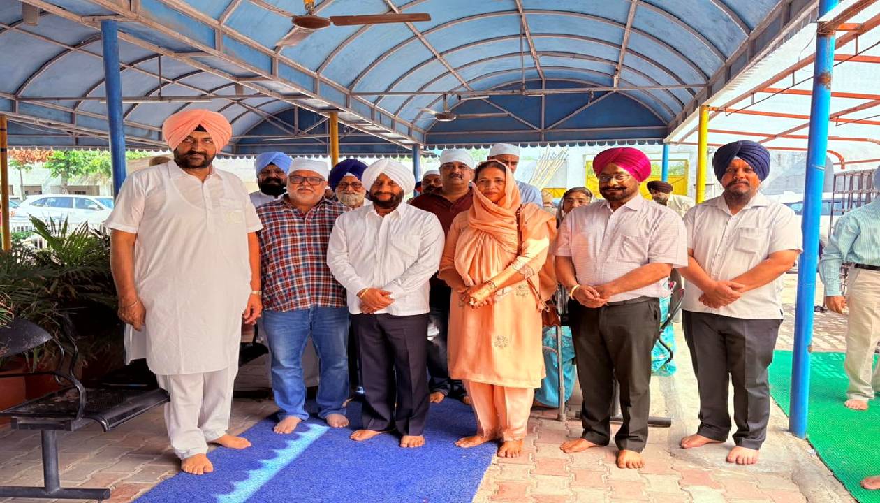 MLA Kulwant Singh attending a thanksgiving religious gathering at Gurdwara Sahib in Ward 5, Mohali, and congratulating Councillor Arvinder Kaur.