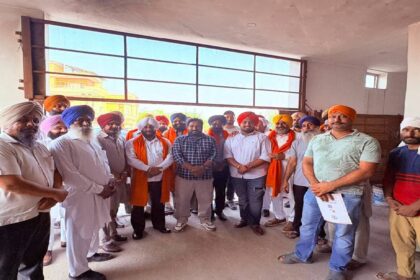 MLA Kulwant Singh addressing residents during a public meeting in Dairi village, SAS Nagar Mohali, highlighting development and public welfare initiatives
