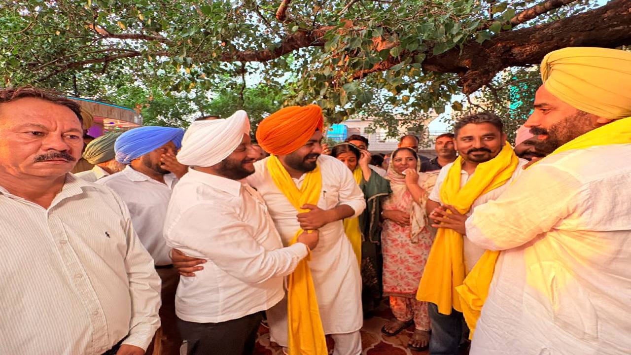 MLA Kulwant Singh interacting with residents during a community meeting in Daun Ramgarh village, SAS Nagar Mohali, discussing development projects and public welfare initiatives