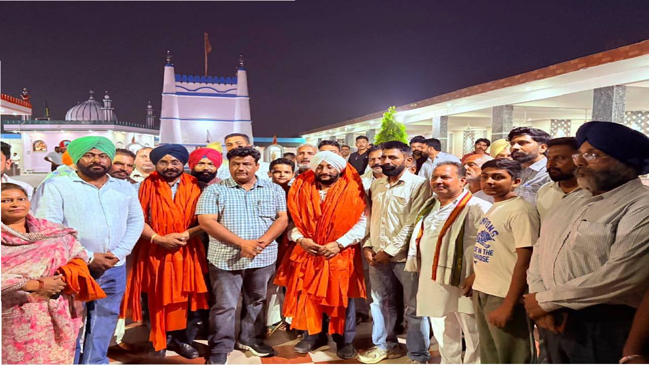 MLA Kulwant Singh interacting with villagers during a Lok Milni programme in Tardauli Hussainpur, SAS Nagar Mohali, discussing development projects and public welfare initiatives.