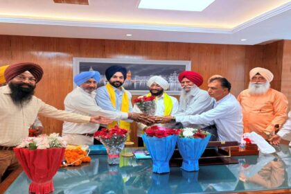 MLA Kulwant Singh meeting Municipal Corporation officials and councillors to discuss Mohali development, civic infrastructure, and public services