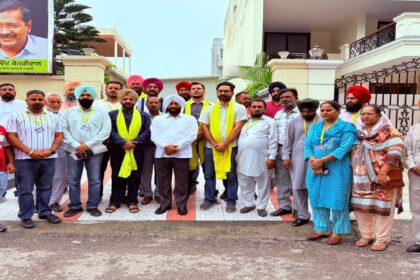 MLA Kulwant Singh interacting with youth volunteers supporting the Punjab Government's anti-drug campaign in Mohali