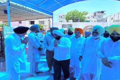 MLA Kulwant Singh attending a thanksgiving Path Sahib ceremony at Gurdwara Singh Shaheedan and congratulating Naseeb Singh Sandhu on his Ward 24 victory