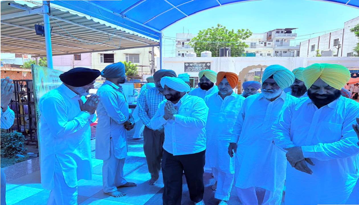 MLA Kulwant Singh attending a thanksgiving Path Sahib ceremony at Gurdwara Singh Shaheedan and congratulating Naseeb Singh Sandhu on his Ward 24 victory
