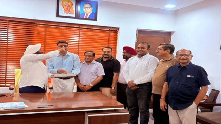 MLA Kulwant Singh Congratulates Rajneesh Mittal on Appointment as Chairman of Agarwal Welfare Board, SAS Nagar