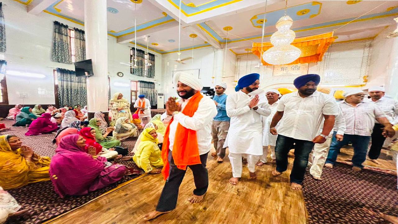 MLA Kulwant Singh attending the Sri Sukhmani Sahib Path at Gurdwara Singh Sabha in Phase 11, SAS Nagar Mohali, with Bibi Opinderpreet Kaur and her family