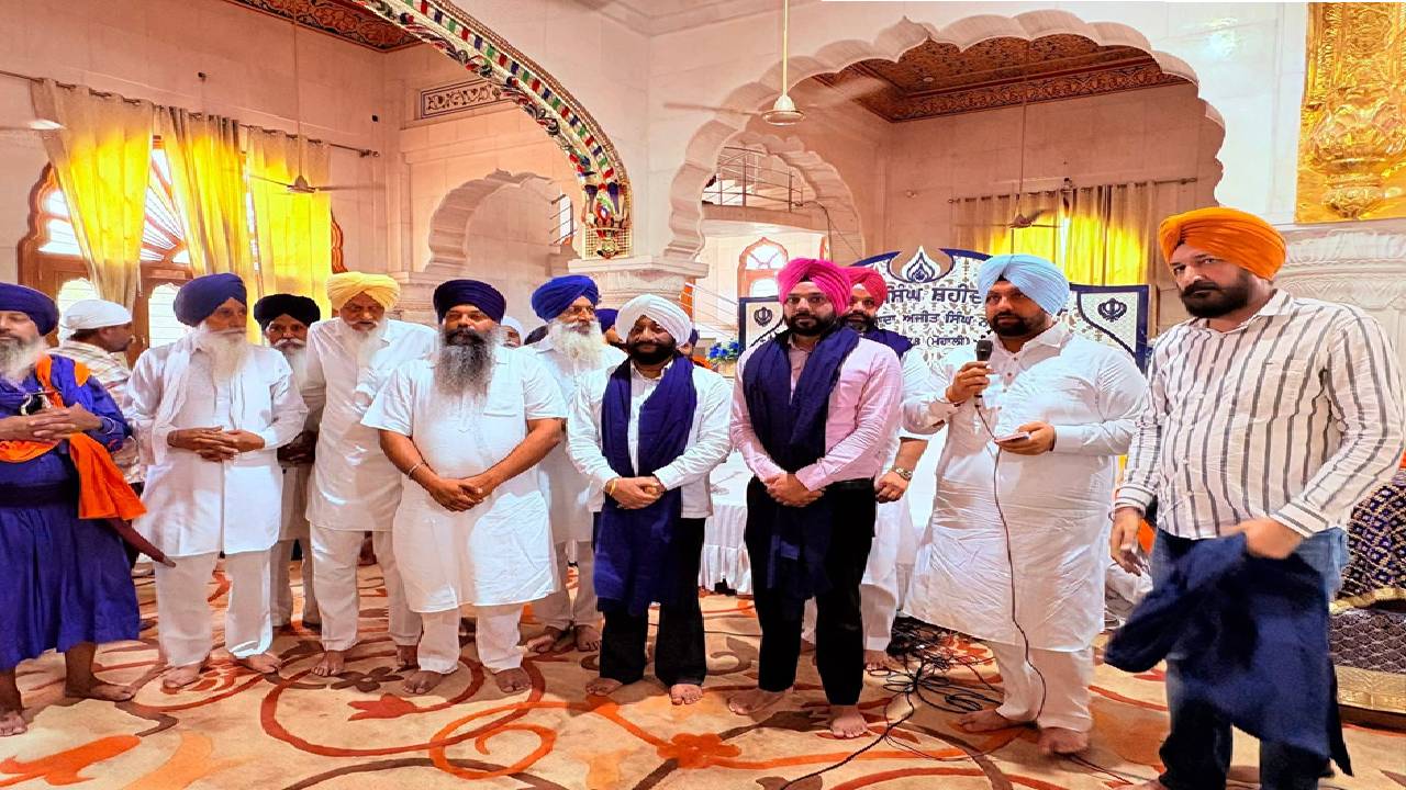 MLA Kulwant Singh attending a thanksgiving ceremony at Gurdwara Sahib with newly elected Ward No. 39 Councillor Bibi Sharanjeet Kaur and her family in Mohali.