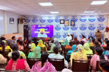 Women from SAS Nagar Mohali meeting MLA Kulwant Singh after receiving financial assistance under the Punjab Government's Mata Dharat Maan Yojana