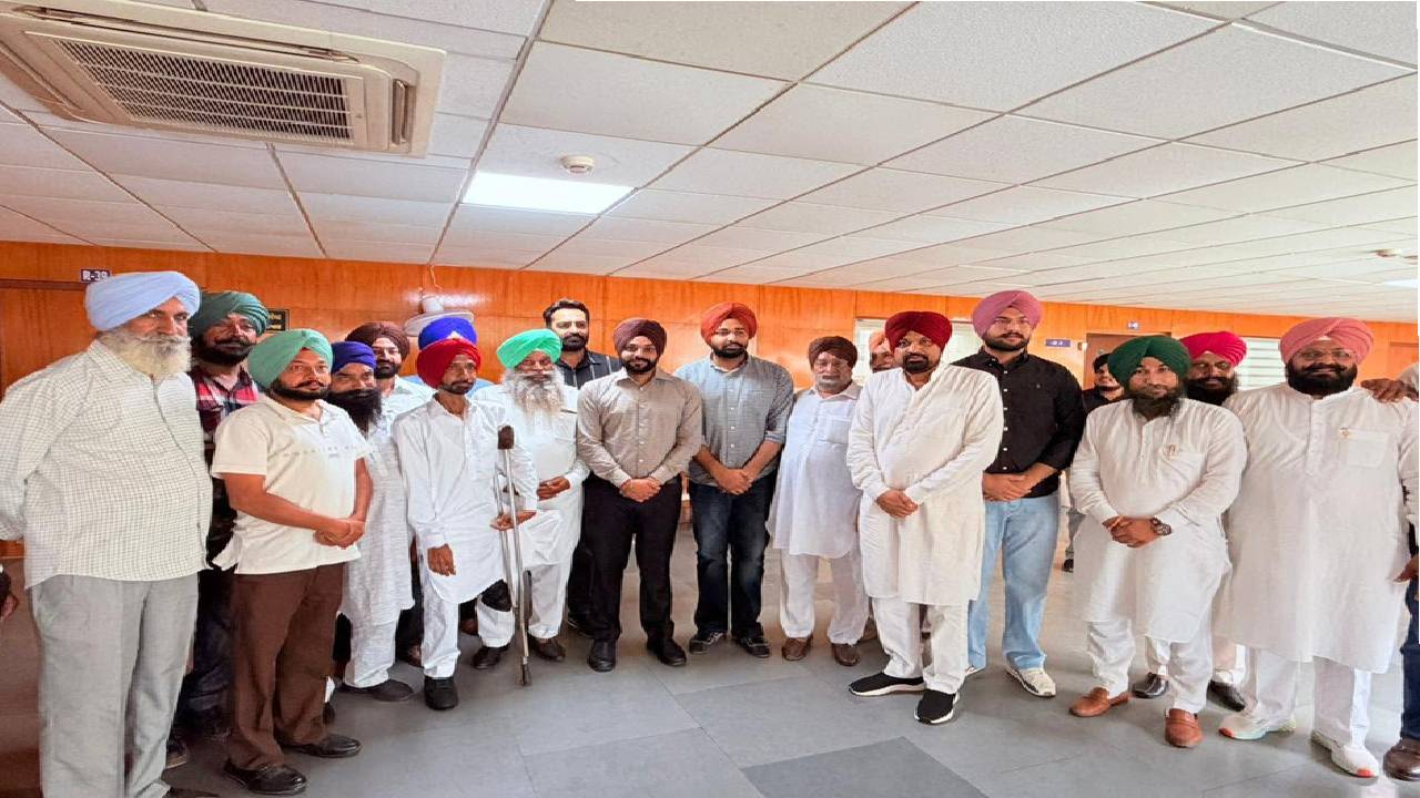 Mayor Sarabjeet Singh Samana meeting residents from different areas of SAS Nagar Mohali at his office to discuss civic issues and public services