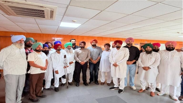 Mayor Sarabjeet Singh Samana Meets Mohali Residents, Listens to Civic Issues and Assures Prompt Action