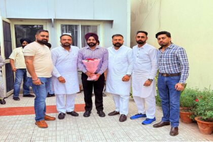 Sarpanch Aman from Samana Kalan meets Mayor Sarabjeet Singh Samana at his office to congratulate him on being elected Mayor of Mohali