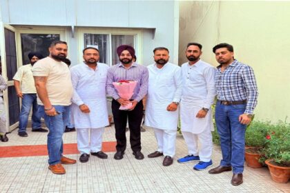 Sarpanch Aman from Samana Kalan meets Mayor Sarabjeet Singh Samana at his office to congratulate him on being elected Mayor of Mohali.
