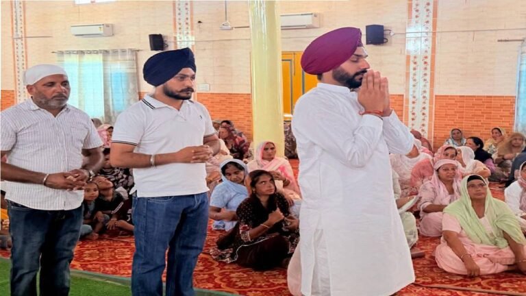 Mayor Sarabjeet Singh Samana Pays Condolences to the Family of Late Harbans Kaur Ji at Raipur Kalan, Mohali