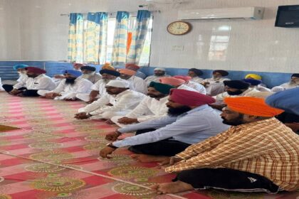 Mayor Sarabjeet Singh Samana attends the Antim Ardas of late Sukhwinder Singh Virk Ji at the Gurdwara Sahib in Landran, Mohali, and offers condolences to the family.