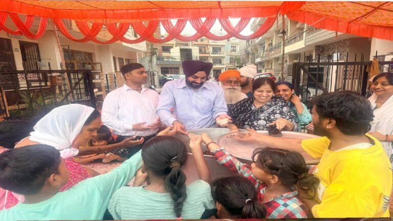 Mayor Sarabjeet Singh Samana Participates in Chhabeel Seva at Shine Enclave, Sector 71, Mohali