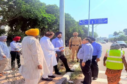 Mayor Sarabjeet Singh Samana inspects cleanliness arrangements in Sector 88 and Sector 89 of SAS Nagar Mohali and reviews sanitation work with officials