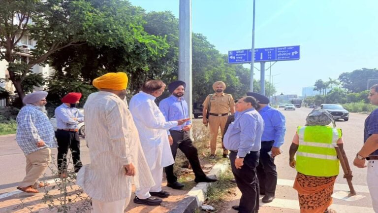 Mayor Sarabjeet Singh Samana Reviews Cleanliness Arrangements in Sectors 88 and 89, Mohali