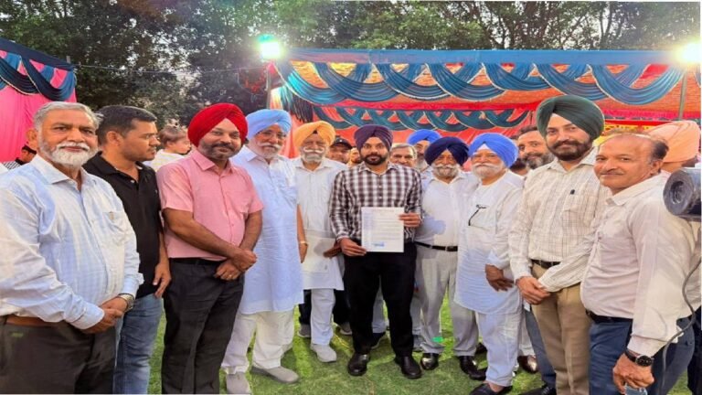 Mayor Sarabjeet Singh Samana Honoured by Residents During Community Function in Mohali