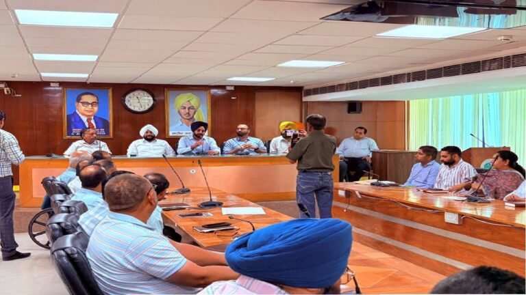 Mayor Sarabjeet Singh Samana Holds Development Review Meeting with Municipal Corporation Officials and Councillors