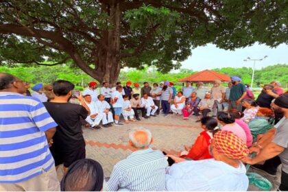 Mayor Sarabjeet Singh Samana meeting residents of Dheer Park in Sector 64, Mohali, to discuss civic issues and local development.