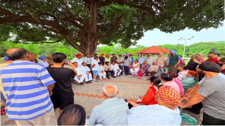 Mayor Sarabjeet Singh Samana Meets Dheer Park Residents in Sector 64 to Discuss Local Development