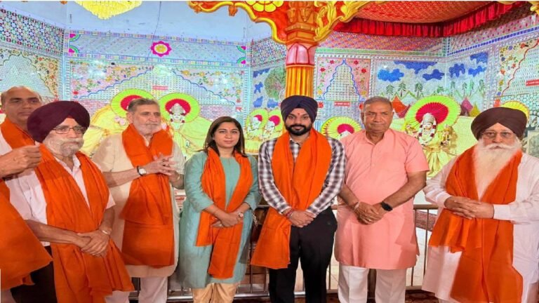 Mayor Sarabjeet Singh Samana Participates in Ekadashi Prayers at Sri Lakshmi Narayan Temple, Phase 11, Mohali