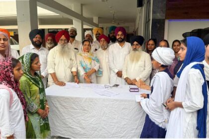 Mayor Sarabjeet Singh Samana participates in the Gurbani, poetry, speech, and turban competition at Gurdwara Sri Kalgidhar Singh Sabha in Mohali