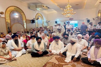 Mayor Sarabjeet Singh Samana offers prayers at Gurdwara Akal Ashram, Sohana, and meets Bhai Davinder Singh Ji Khalsa before the Gurmat Prachar tour.