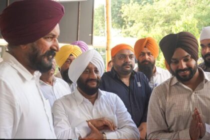 Mayor Sarabjeet Singh Samana offers prayers at Guru Ghar in Mohali after assuming office as Mayor and seeks blessings for the well-being of the people.