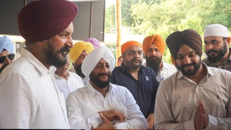Mayor Sarabjeet Singh Samana Offers Prayers at Guru Ghar After Assuming Office in Mohali