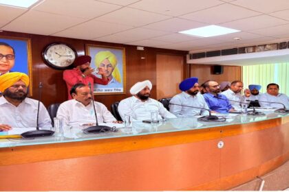 Mayor Sarabjeet Singh Samana chairs a meeting with the Senior Deputy Mayor, Deputy Mayor, and councillors at the Municipal Corporation Office in Mohali to discuss ward development issues.